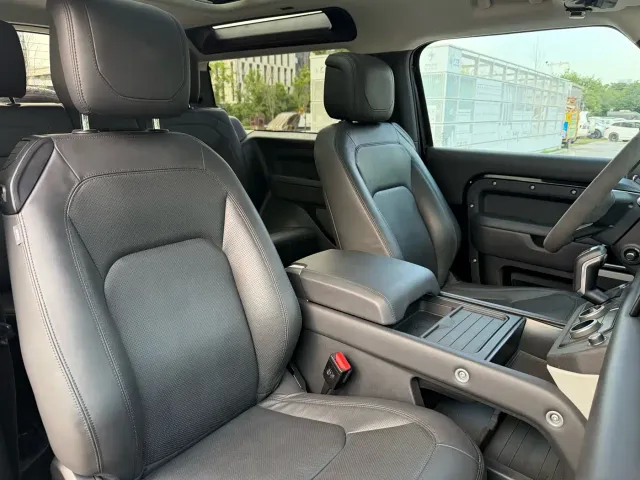 Land Rover Defender — Фото автомобиля 11