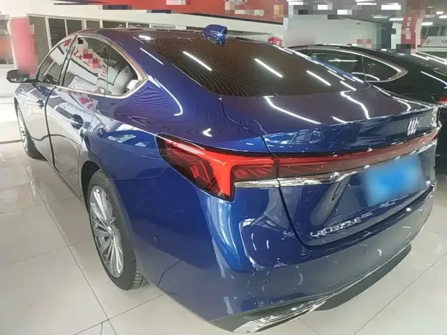 Buick LaCrosse 2025 Platinum Avenir Edition — Фото автомобиля 4
