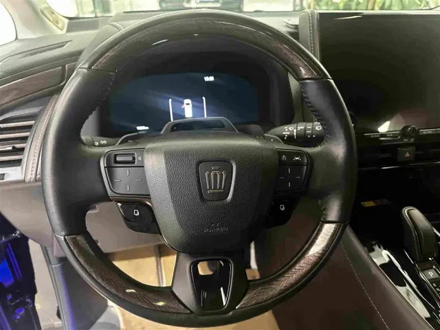 Toyota Vellfire — Фото автомобиля 8