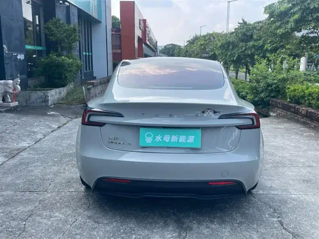 Tesla Model 3 — Фото автомобиля 7