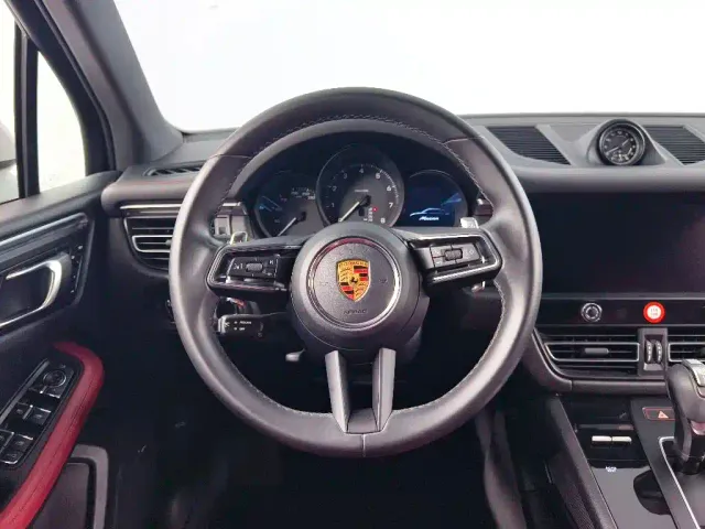 Porsche Macan — Фото автомобиля 12