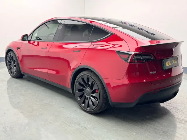 Tesla Model Y — Фото автомобиля 5