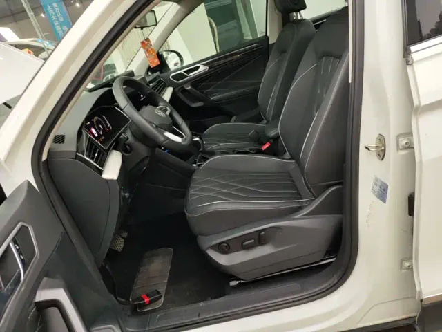 Volkswagen Tiguan L — Фото автомобиля 14