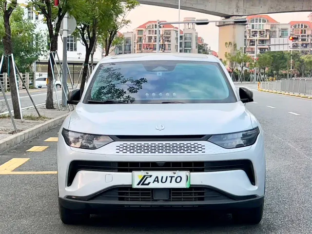 Leapmotor C11 — Фото автомобиля 2