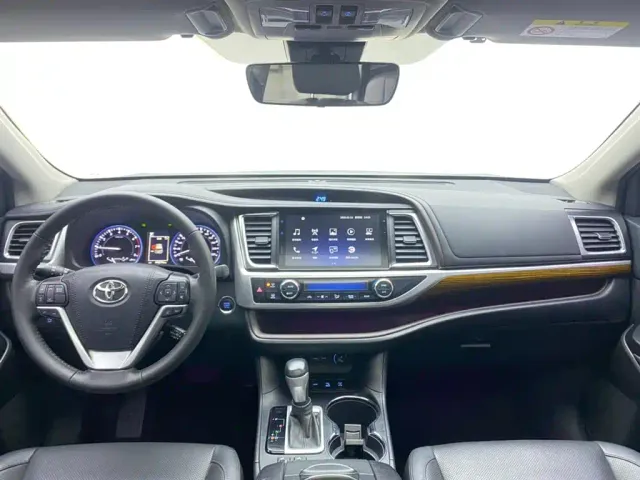 Toyota Highlander — Фото автомобиля 14