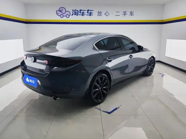 Mazda Axela — Фото автомобиля 3