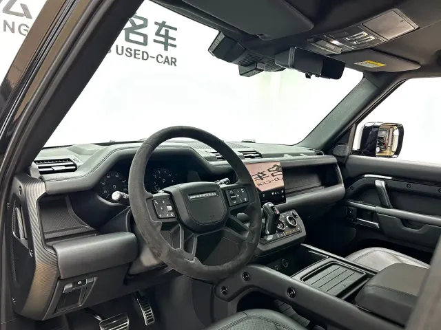 Land Rover Defender — Фото автомобиля 10