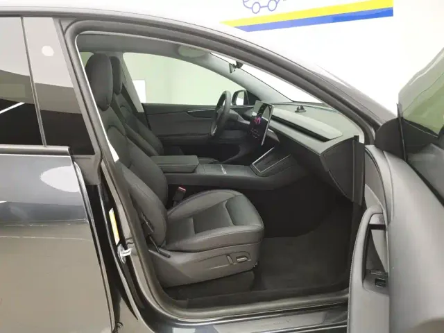 Tesla Model Y — Фото автомобиля 8