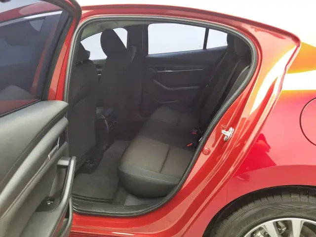 Mazda Axela — Фото автомобиля 15
