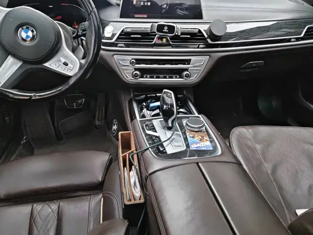 BMW 7 Series — Фото автомобиля 16