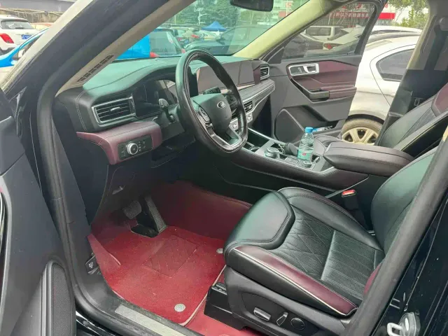 Ford Explorer — Фото автомобиля 4