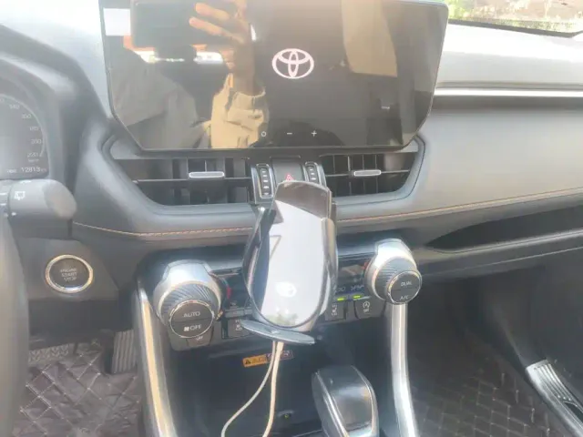 Toyota RAV4 — Фото автомобиля 14