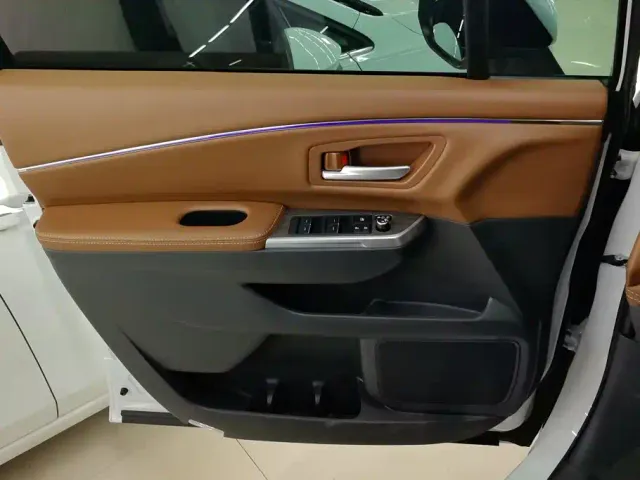 Toyota Sienna — Фото автомобиля 7