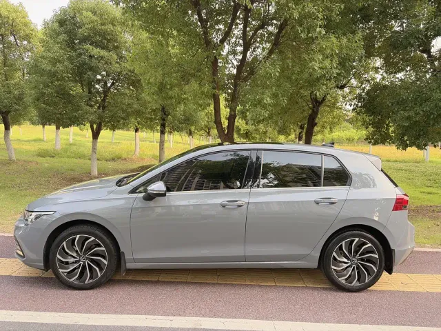 Volkswagen Golf — Фото автомобиля 4