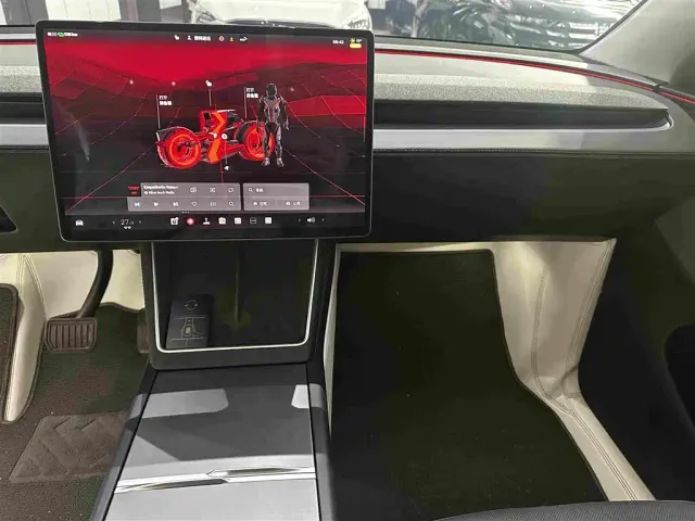Tesla Model Y — Фото автомобиля 8
