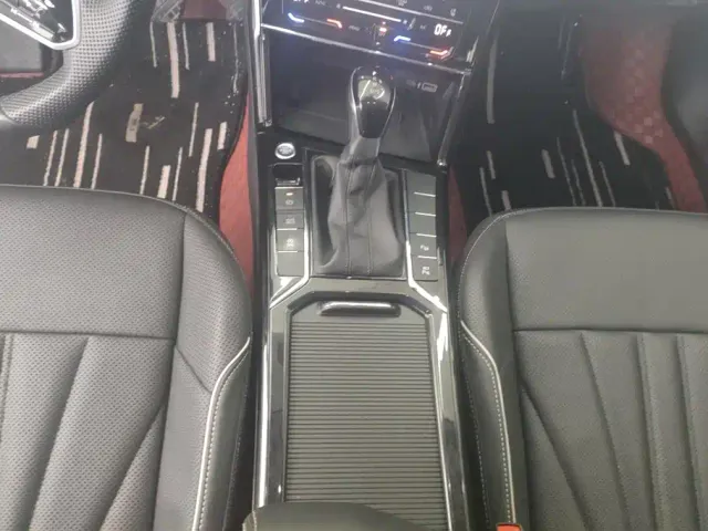 Volkswagen Passat — Фото автомобиля 16