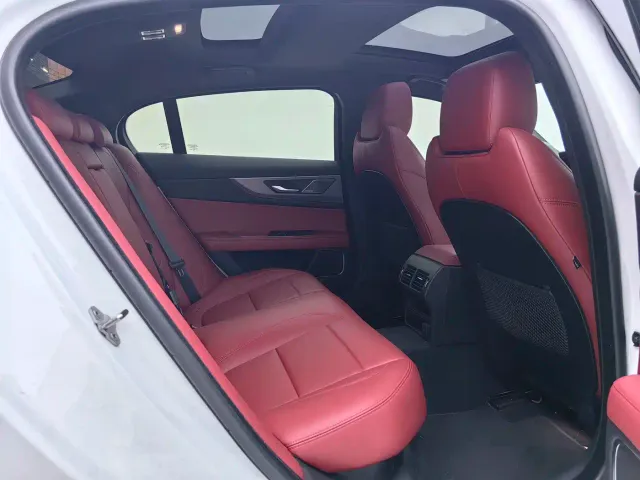 Jaguar XEL — Фото автомобиля 9