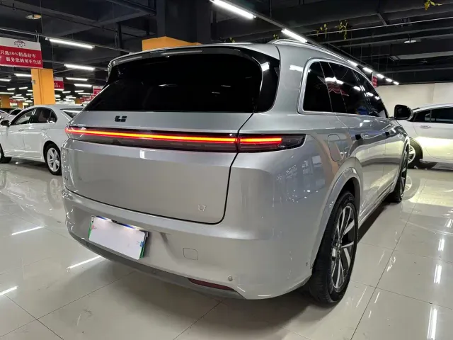 Li Auto L7 — Фото автомобиля 16