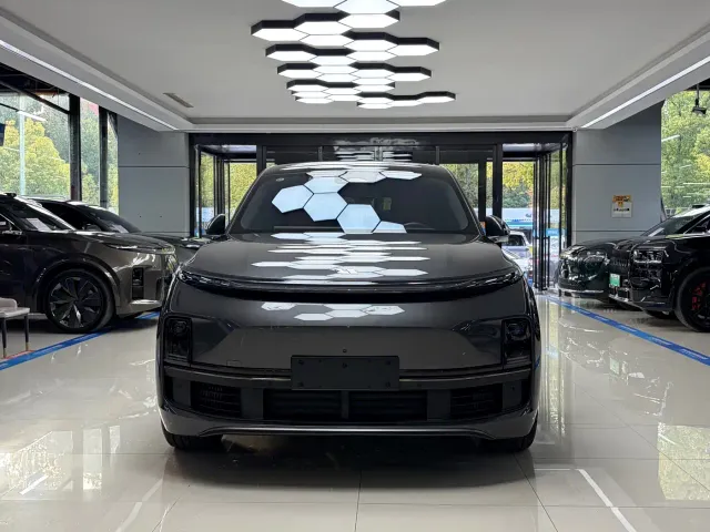 Li Auto L8 — Фото автомобиля 2