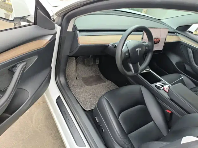 Tesla Model 3 2023 Rear-Wheel Drive — Фото автомобиля 15