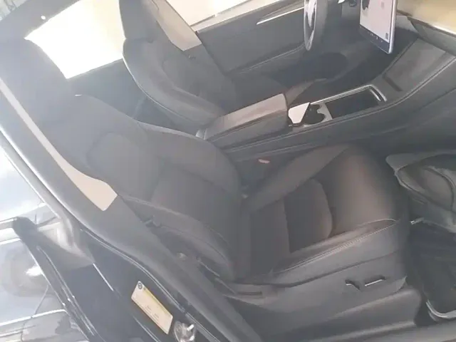 Tesla Model Y — Фото автомобиля 24