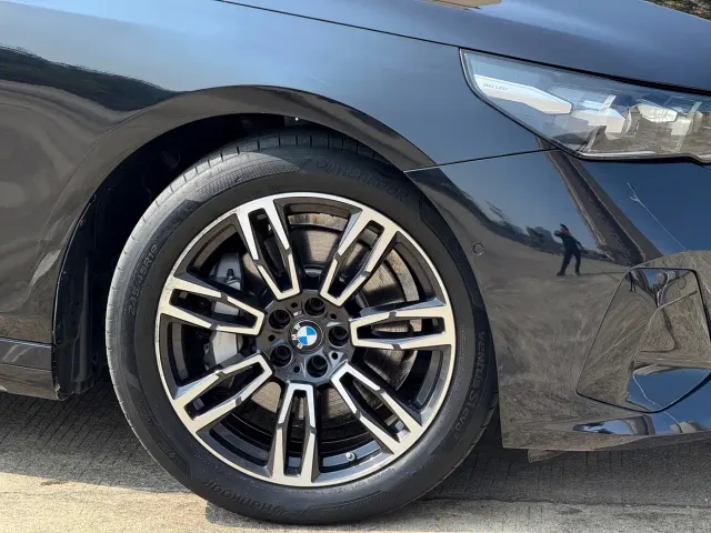 BMW 5 Series — Фото автомобиля 4