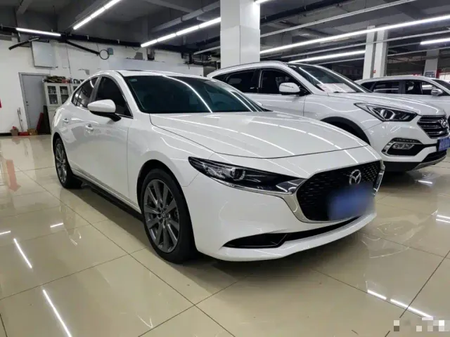 Mazda Axela — Фото автомобиля 3