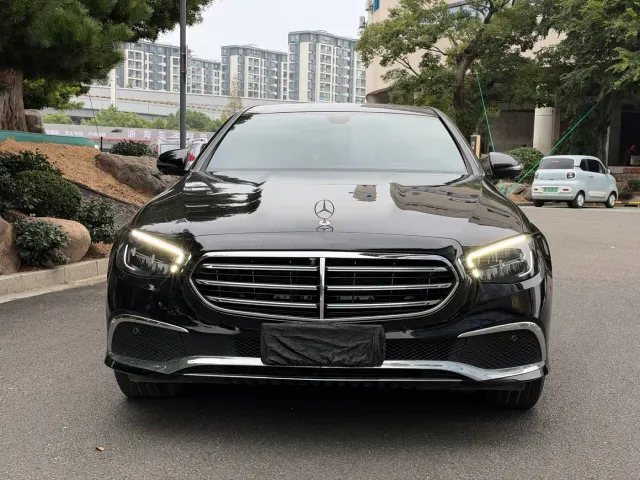 Mercedes-Benz E-Class — Фото автомобиля 2
