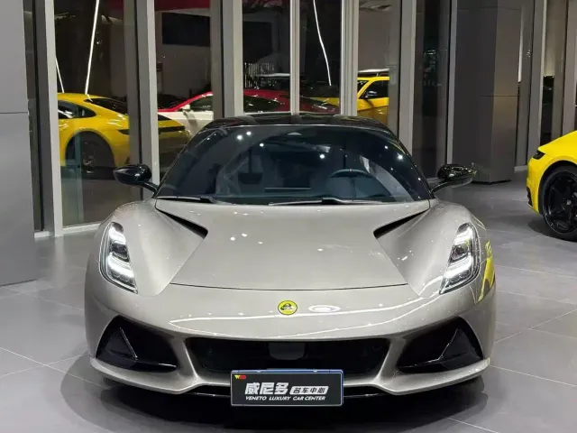 Lotus Emira — Фото автомобиля 4