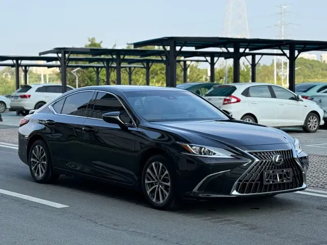 Lexus ES — Фото автомобиля 3