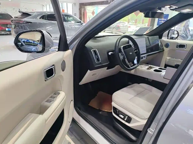Li Auto L7 — Фото автомобиля 15