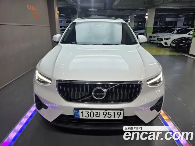 Вольво XC40 B4 Ultra Bright — Фото автомобиля 3