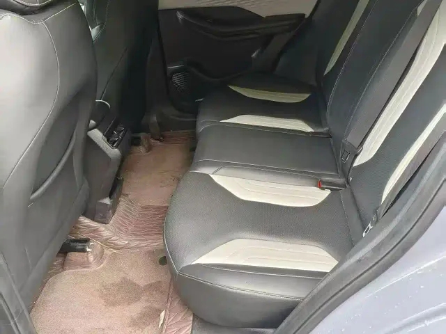 Geely Binyue — Фото автомобиля 8