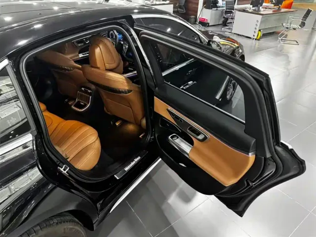 Mercedes-Benz E-Class — Фото автомобиля 18