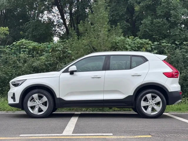 Volvo Volvo XC40 2023 Model B3 Smart Drive Fashion Edition — Фото автомобиля 4
