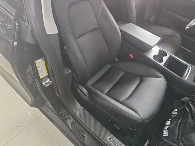 Tesla Model 3 — Фото автомобиля 24