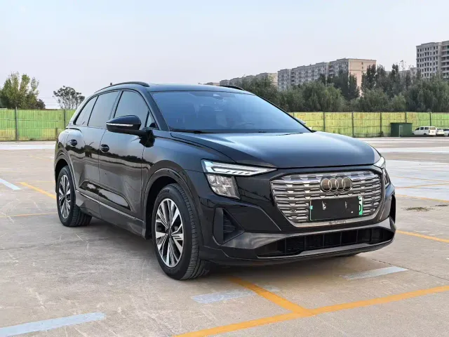 Audi Q5 e-tron — Фото автомобиля 3