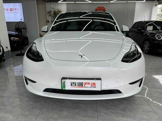 Tesla Model Y — Фото автомобиля 3