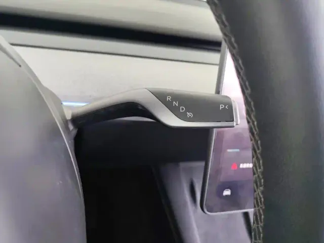 Tesla Model Y — Фото автомобиля 16