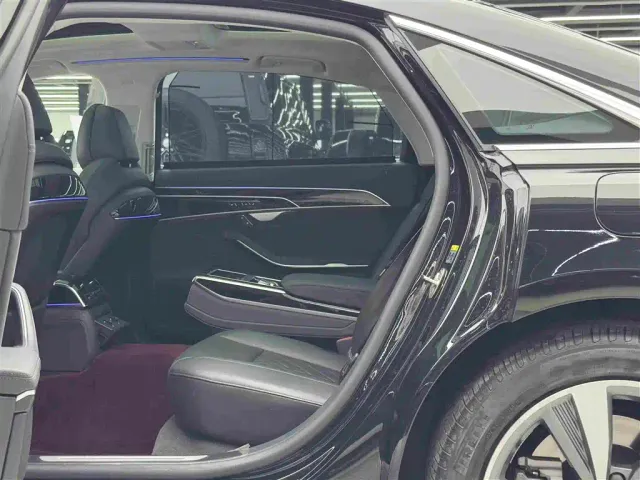 Audi A8 — Фото автомобиля 9