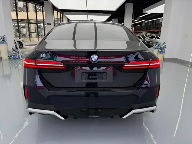 BMW 5 Series — Фото автомобиля 14