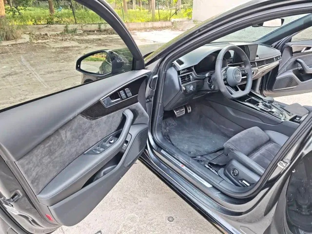 Audi A4L — Фото автомобиля 12