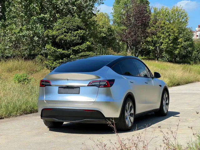 Tesla Model Y — Фото автомобиля 6