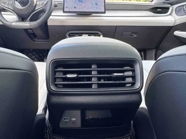 BYD Seal 05 DM-i — Фото автомобиля 9