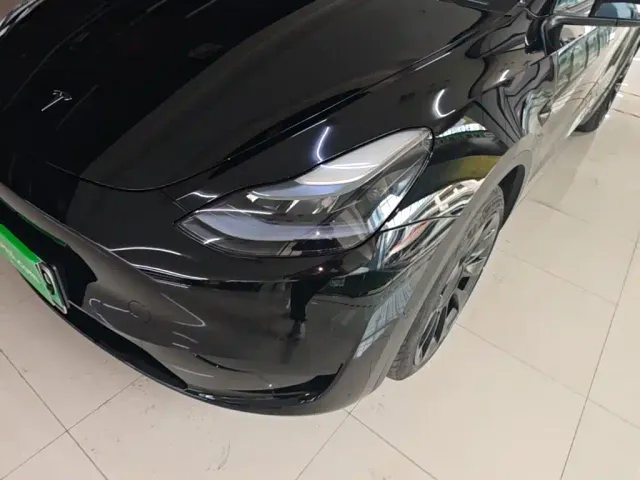 Tesla Model Y — Фото автомобиля 23