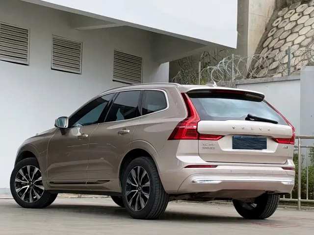 Volvo XC60 — Фото автомобиля 4
