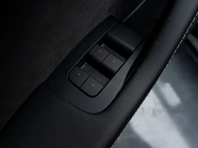 Tesla Model Y — Фото автомобиля 15
