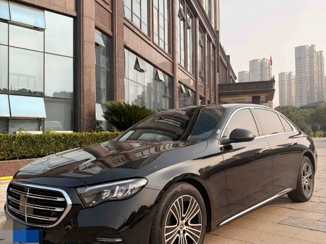 Фотография автомобиля — Mercedes-Benz E-Class