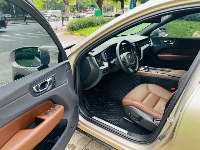 Volvo XC60 — Фото автомобиля 11