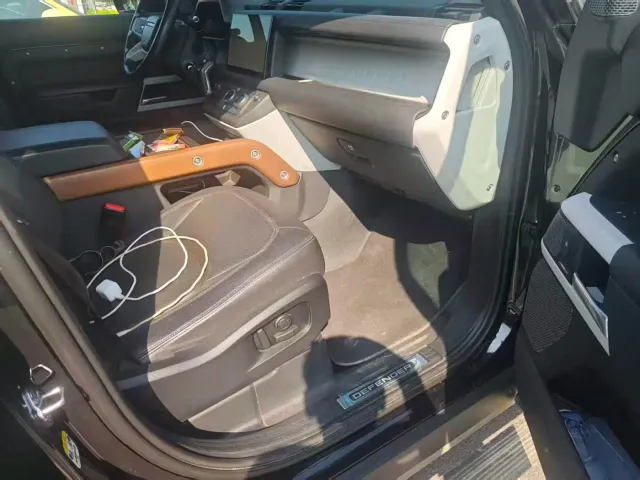 Land Rover Defender — Фото автомобиля 7